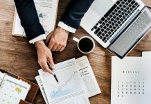 תוכלו גם לחפש אנשים לפני הזמנת מידע עסקי